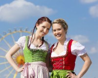 Frauen im Dirndl