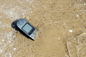 Was tun, wenn das Handy ins Wasser gefallen ist?