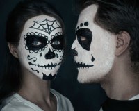 Paar mit Halloween Makeup