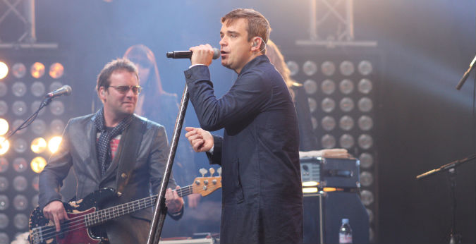 Robbie Williams singt