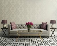 Sofa mit Dekorationen