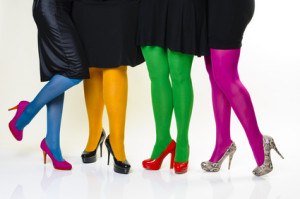 Bunte Strumpfhosen sollten nur zu einfarbigen Röcken getragen werden