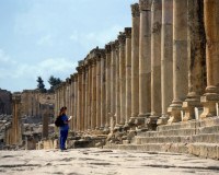 Tourist vor dem Artemis Tempel