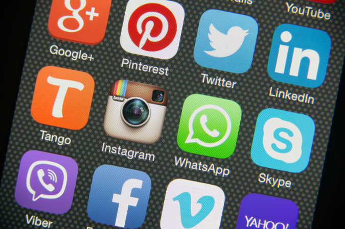 Smartphone Interface mit verschiedenen sozialen Netzwerken